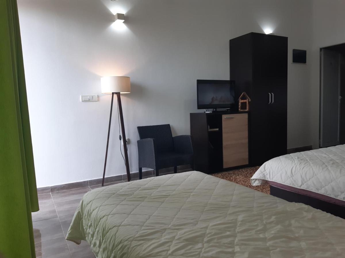 Zara Apartments อุลซิน ภายนอก รูปภาพ